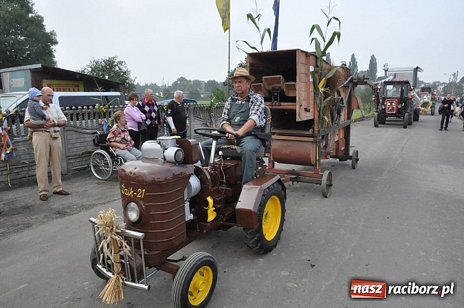 Zdjęcie w galerii na portalu naszraciborz.pl: Korowód jak z Bieńkowic do Raciborza, czyli powiatowe dożynki 2014 wiadomości z regionu
