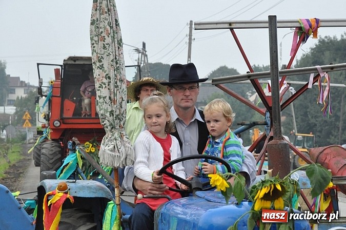 Zdjęcie w galerii na portalu naszraciborz.pl: Korowód jak z Bieńkowic do Raciborza, czyli powiatowe dożynki 2014 wiadomości z regionu