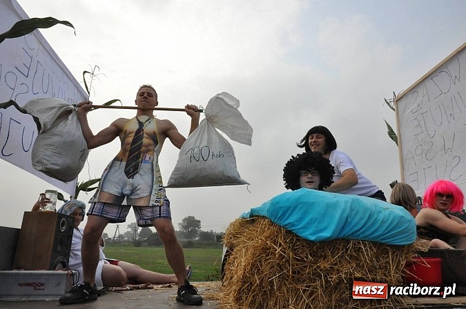 Zdjęcie w galerii na portalu naszraciborz.pl: Korowód jak z Bieńkowic do Raciborza, czyli powiatowe dożynki 2014 wiadomości z regionu