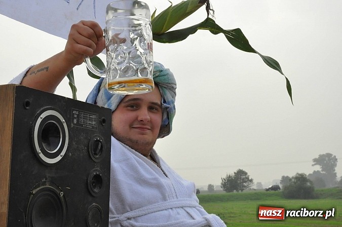 Zdjęcie w galerii na portalu naszraciborz.pl: Korowód jak z Bieńkowic do Raciborza, czyli powiatowe dożynki 2014 wiadomości z regionu