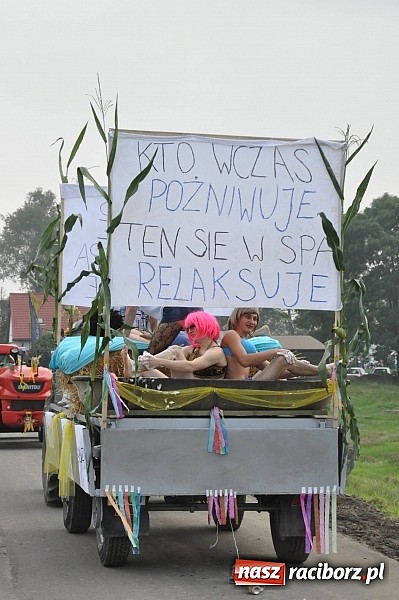 Zdjęcie w galerii na portalu naszraciborz.pl: Korowód jak z Bieńkowic do Raciborza, czyli powiatowe dożynki 2014 wiadomości z regionu