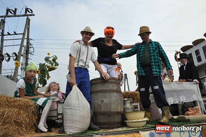 Zdjęcie w galerii na portalu naszraciborz.pl: Korowód jak z Bieńkowic do Raciborza, czyli powiatowe dożynki 2014 wiadomości z regionu