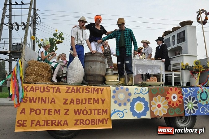 Zdjęcie w galerii na portalu naszraciborz.pl: Korowód jak z Bieńkowic do Raciborza, czyli powiatowe dożynki 2014 wiadomości z regionu