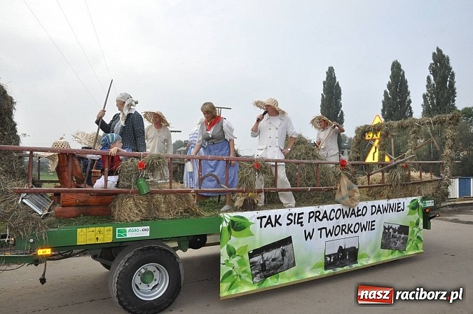 Zdjęcie w galerii na portalu naszraciborz.pl: Korowód jak z Bieńkowic do Raciborza, czyli powiatowe dożynki 2014 wiadomości z regionu