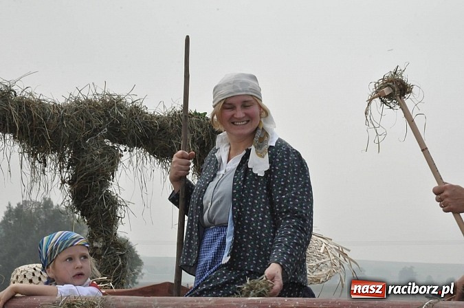 Zdjęcie w galerii na portalu naszraciborz.pl: Korowód jak z Bieńkowic do Raciborza, czyli powiatowe dożynki 2014 wiadomości z regionu