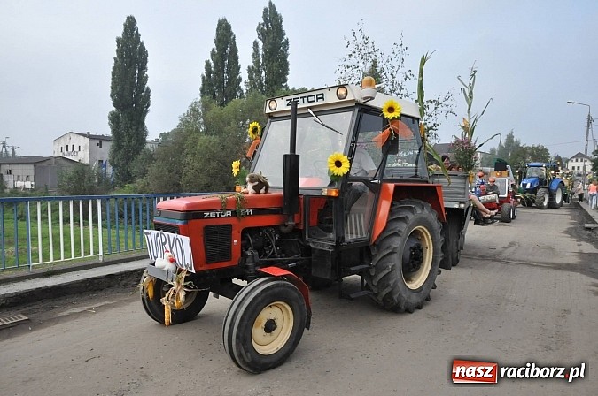 Zdjęcie w galerii na portalu naszraciborz.pl: Korowód jak z Bieńkowic do Raciborza, czyli powiatowe dożynki 2014 wiadomości z regionu