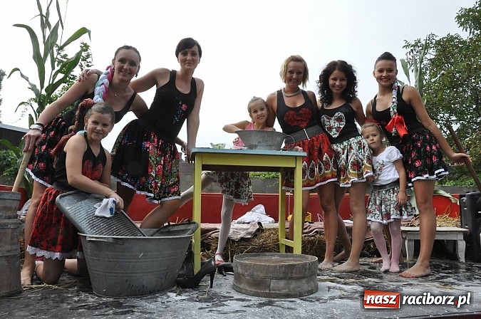 Zdjęcie w galerii na portalu naszraciborz.pl: Korowód jak z Bieńkowic do Raciborza, czyli powiatowe dożynki 2014 wiadomości z regionu