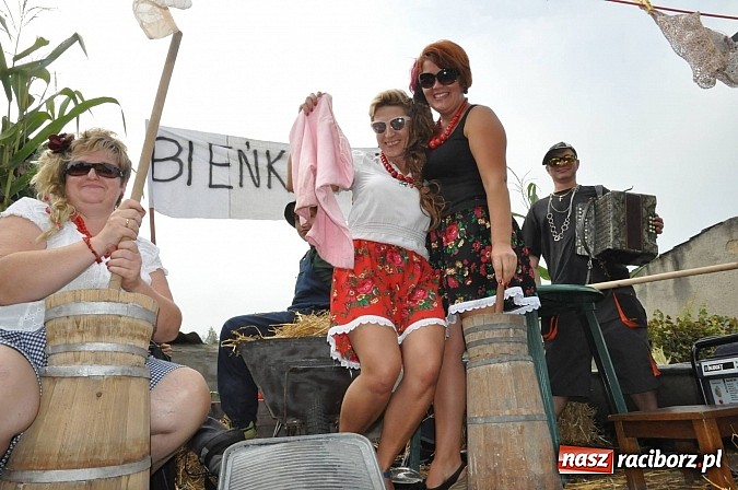 Zdjęcie w galerii na portalu naszraciborz.pl: Korowód jak z Bieńkowic do Raciborza, czyli powiatowe dożynki 2014 wiadomości z regionu
