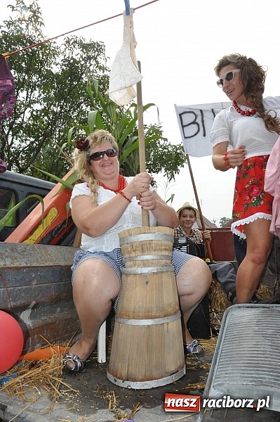 Zdjęcie w galerii na portalu naszraciborz.pl: Korowód jak z Bieńkowic do Raciborza, czyli powiatowe dożynki 2014 wiadomości z regionu