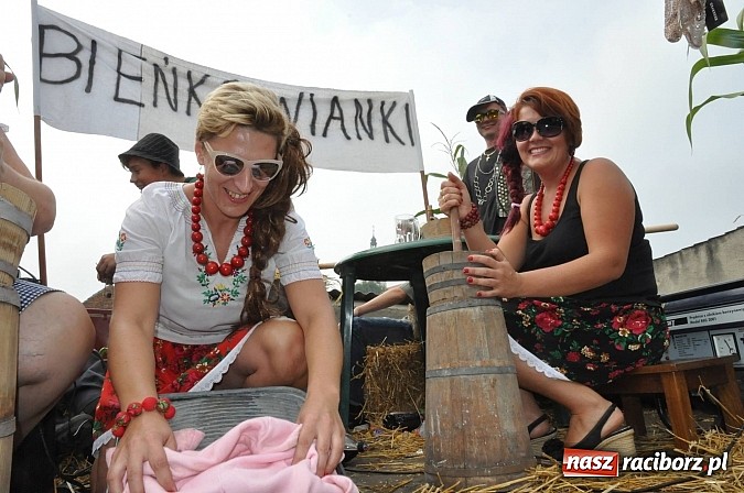 Zdjęcie w galerii na portalu naszraciborz.pl: Korowód jak z Bieńkowic do Raciborza, czyli powiatowe dożynki 2014 wiadomości z regionu