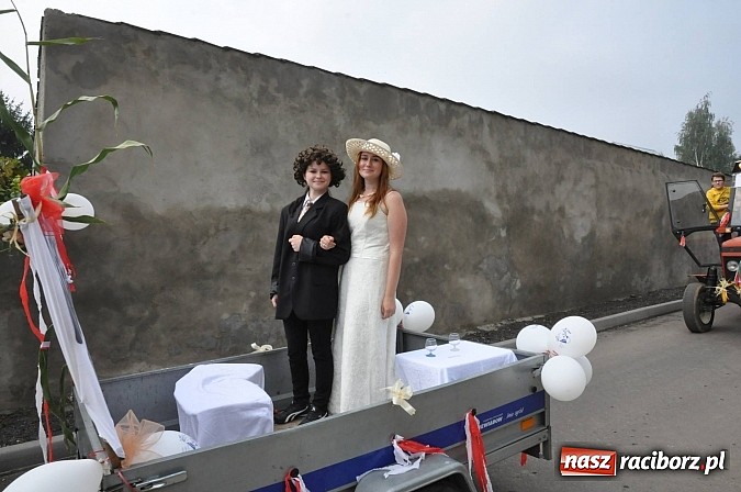 Zdjęcie w galerii na portalu naszraciborz.pl: Korowód jak z Bieńkowic do Raciborza, czyli powiatowe dożynki 2014 wiadomości z regionu