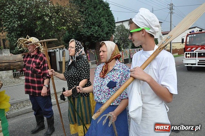 Zdjęcie w galerii na portalu naszraciborz.pl: Korowód jak z Bieńkowic do Raciborza, czyli powiatowe dożynki 2014 wiadomości z regionu