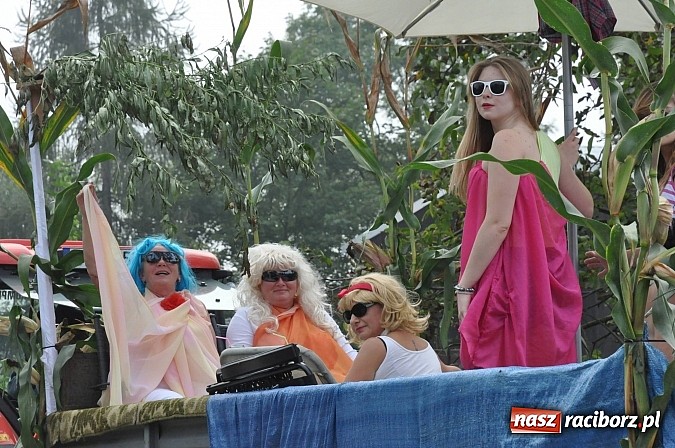 Zdjęcie w galerii na portalu naszraciborz.pl: Korowód jak z Bieńkowic do Raciborza, czyli powiatowe dożynki 2014 wiadomości z regionu