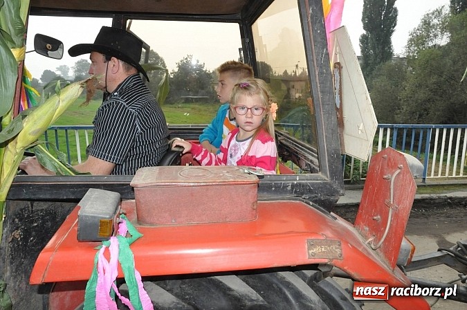 Zdjęcie w galerii na portalu naszraciborz.pl: Korowód jak z Bieńkowic do Raciborza, czyli powiatowe dożynki 2014 wiadomości z regionu