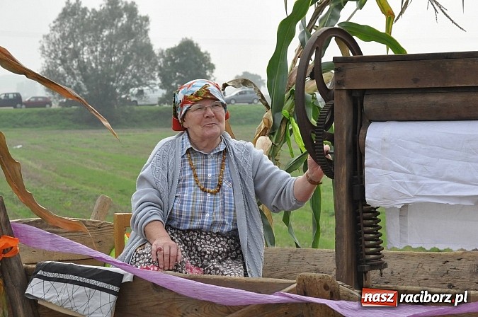 Zdjęcie w galerii na portalu naszraciborz.pl: Korowód jak z Bieńkowic do Raciborza, czyli powiatowe dożynki 2014 wiadomości z regionu
