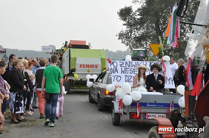 Zdjęcie w galerii na portalu naszraciborz.pl: Korowód jak z Bieńkowic do Raciborza, czyli powiatowe dożynki 2014 wiadomości z regionu