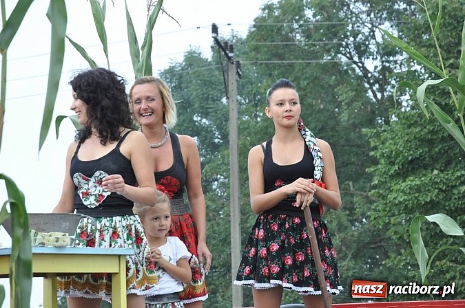 Zdjęcie w galerii na portalu naszraciborz.pl: Korowód jak z Bieńkowic do Raciborza, czyli powiatowe dożynki 2014 wiadomości z regionu