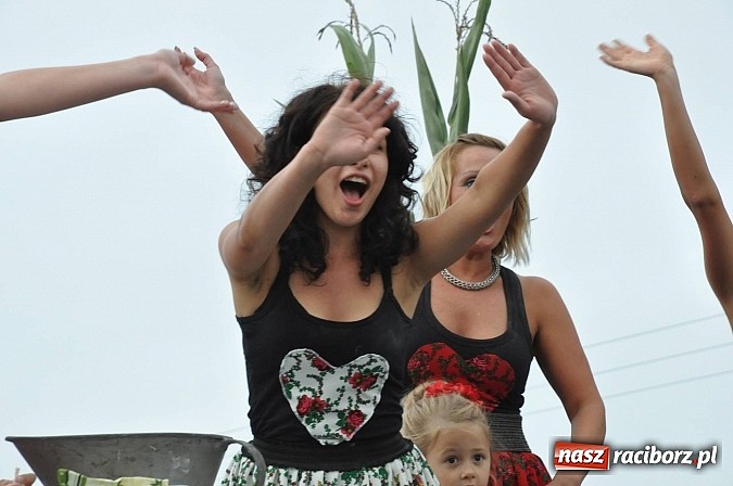 Zdjęcie w galerii na portalu naszraciborz.pl: Korowód jak z Bieńkowic do Raciborza, czyli powiatowe dożynki 2014 wiadomości z regionu