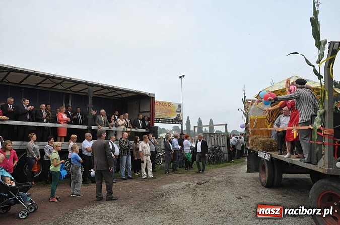 Zdjęcie w galerii na portalu naszraciborz.pl: Korowód jak z Bieńkowic do Raciborza, czyli powiatowe dożynki 2014 wiadomości z regionu