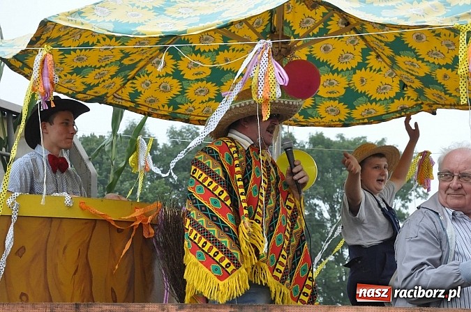 Zdjęcie w galerii na portalu naszraciborz.pl: Korowód jak z Bieńkowic do Raciborza, czyli powiatowe dożynki 2014 wiadomości z regionu