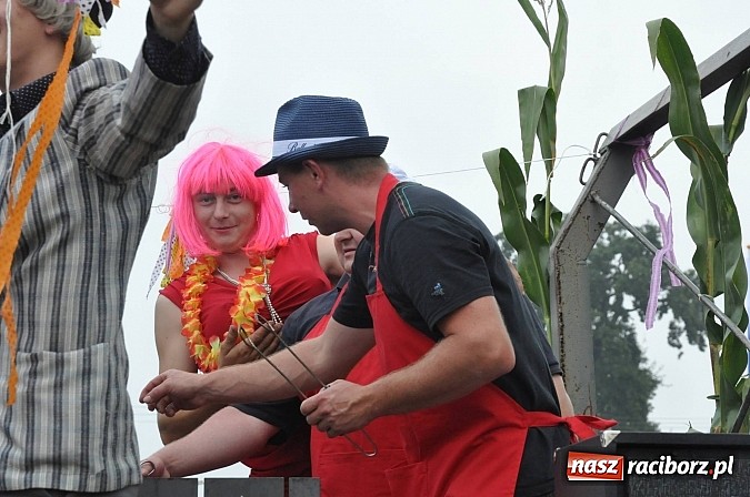 Zdjęcie w galerii na portalu naszraciborz.pl: Korowód jak z Bieńkowic do Raciborza, czyli powiatowe dożynki 2014 wiadomości z regionu