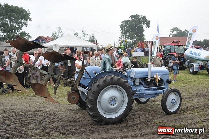 Zdjęcie w galerii na portalu naszraciborz.pl: Korowód jak z Bieńkowic do Raciborza, czyli powiatowe dożynki 2014 wiadomości z regionu