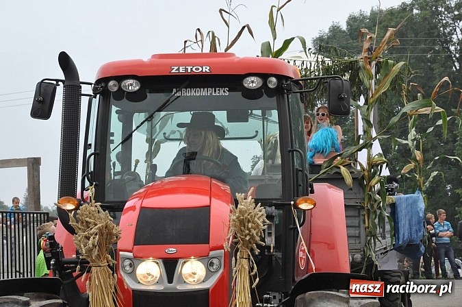 Zdjęcie w galerii na portalu naszraciborz.pl: Korowód jak z Bieńkowic do Raciborza, czyli powiatowe dożynki 2014 wiadomości z regionu