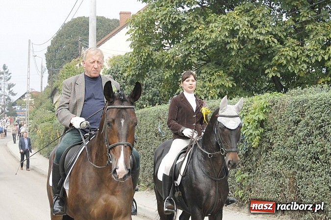 Zdjęcie w galerii na portalu naszraciborz.pl: Korowód jak z Bieńkowic do Raciborza, czyli powiatowe dożynki 2014 wiadomości z regionu