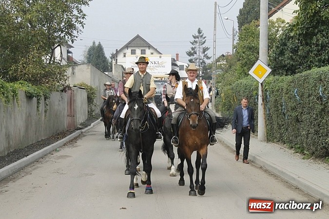 Zdjęcie w galerii na portalu naszraciborz.pl: Korowód jak z Bieńkowic do Raciborza, czyli powiatowe dożynki 2014 wiadomości z regionu