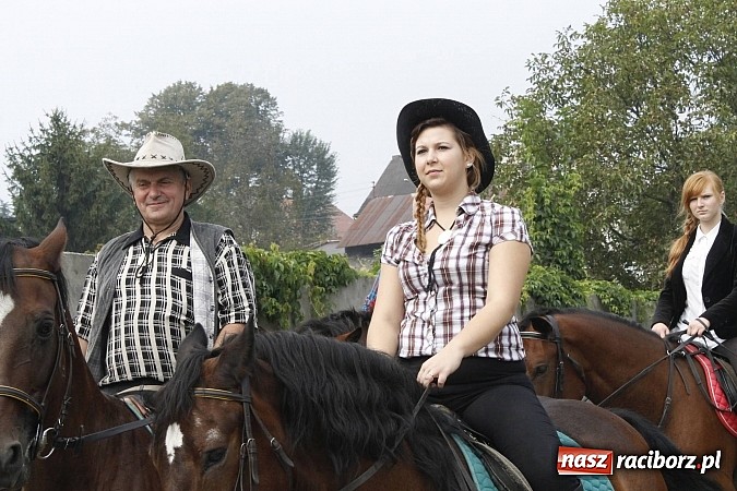 Zdjęcie w galerii na portalu naszraciborz.pl: Korowód jak z Bieńkowic do Raciborza, czyli powiatowe dożynki 2014 wiadomości z regionu