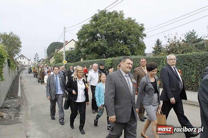 Zdjęcie w galerii na portalu naszraciborz.pl: Korowód jak z Bieńkowic do Raciborza, czyli powiatowe dożynki 2014 wiadomości z regionu