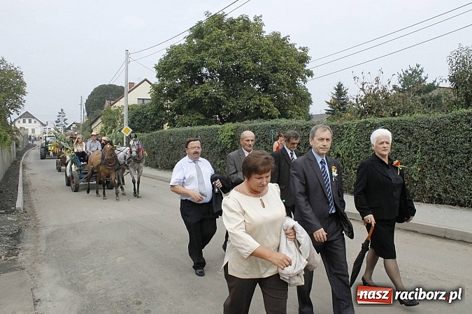 Zdjęcie w galerii na portalu naszraciborz.pl: Korowód jak z Bieńkowic do Raciborza, czyli powiatowe dożynki 2014 wiadomości z regionu