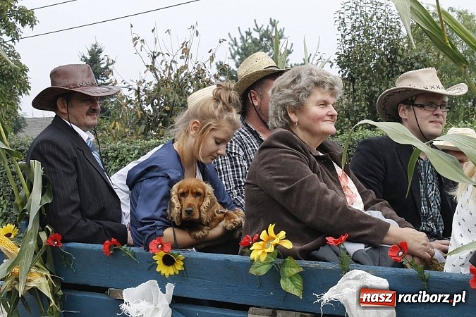 Zdjęcie w galerii na portalu naszraciborz.pl: Korowód jak z Bieńkowic do Raciborza, czyli powiatowe dożynki 2014 wiadomości z regionu