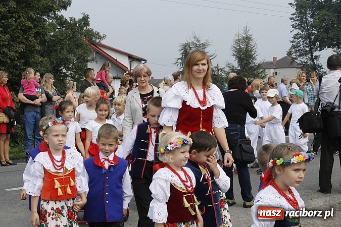 Zdjęcie w galerii na portalu naszraciborz.pl: Korowód jak z Bieńkowic do Raciborza, czyli powiatowe dożynki 2014 wiadomości z regionu