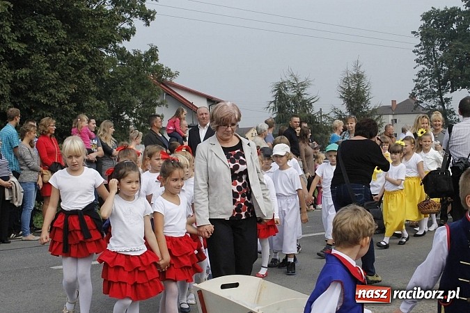 Zdjęcie w galerii na portalu naszraciborz.pl: Korowód jak z Bieńkowic do Raciborza, czyli powiatowe dożynki 2014 wiadomości z regionu