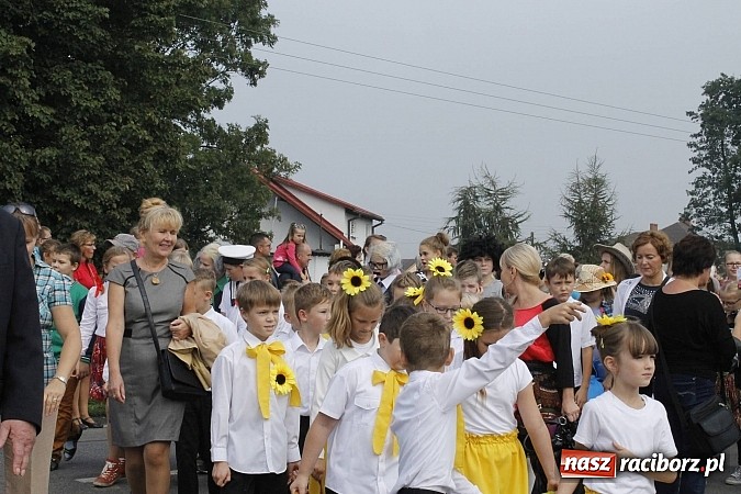 Zdjęcie w galerii na portalu naszraciborz.pl: Korowód jak z Bieńkowic do Raciborza, czyli powiatowe dożynki 2014 wiadomości z regionu