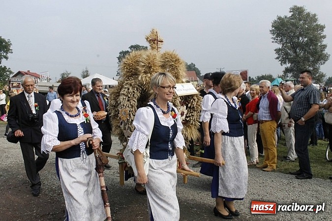 Zdjęcie w galerii na portalu naszraciborz.pl: Korowód jak z Bieńkowic do Raciborza, czyli powiatowe dożynki 2014 wiadomości z regionu