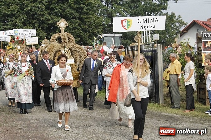 Zdjęcie w galerii na portalu naszraciborz.pl: Korowód jak z Bieńkowic do Raciborza, czyli powiatowe dożynki 2014 wiadomości z regionu