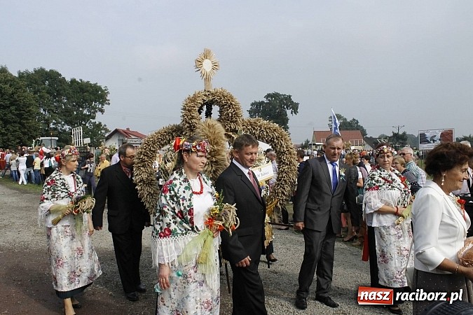 Zdjęcie w galerii na portalu naszraciborz.pl: Korowód jak z Bieńkowic do Raciborza, czyli powiatowe dożynki 2014 wiadomości z regionu
