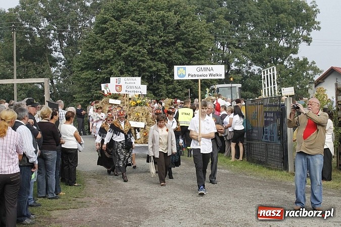 Zdjęcie w galerii na portalu naszraciborz.pl: Korowód jak z Bieńkowic do Raciborza, czyli powiatowe dożynki 2014 wiadomości z regionu