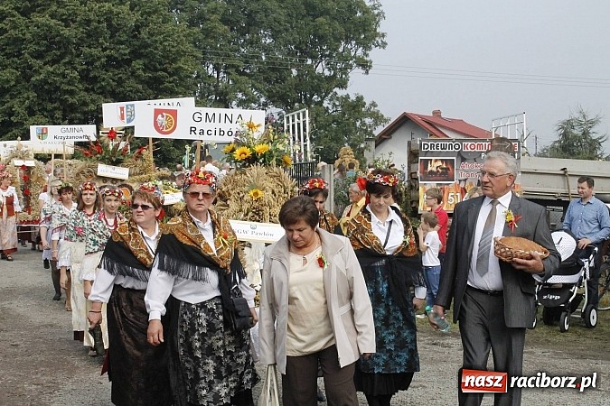 Zdjęcie w galerii na portalu naszraciborz.pl: Korowód jak z Bieńkowic do Raciborza, czyli powiatowe dożynki 2014 wiadomości z regionu