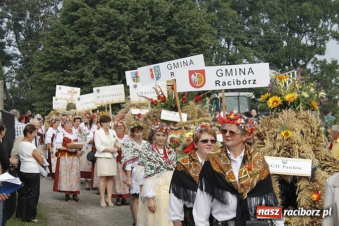 Zdjęcie w galerii na portalu naszraciborz.pl: Korowód jak z Bieńkowic do Raciborza, czyli powiatowe dożynki 2014 wiadomości z regionu