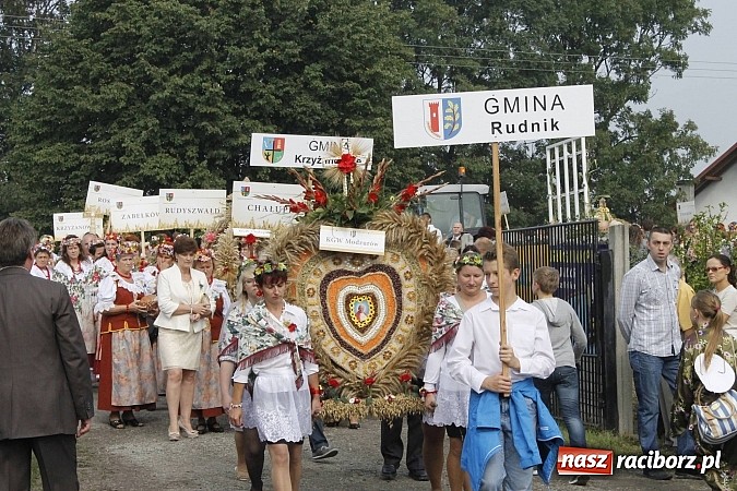 Zdjęcie w galerii na portalu naszraciborz.pl: Korowód jak z Bieńkowic do Raciborza, czyli powiatowe dożynki 2014 wiadomości z regionu
