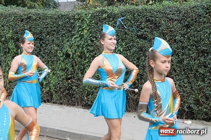 Zdjęcie w galerii na portalu naszraciborz.pl: Korowód jak z Bieńkowic do Raciborza, czyli powiatowe dożynki 2014 wiadomości z regionu