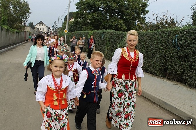 Zdjęcie w galerii na portalu naszraciborz.pl: Korowód jak z Bieńkowic do Raciborza, czyli powiatowe dożynki 2014 wiadomości z regionu