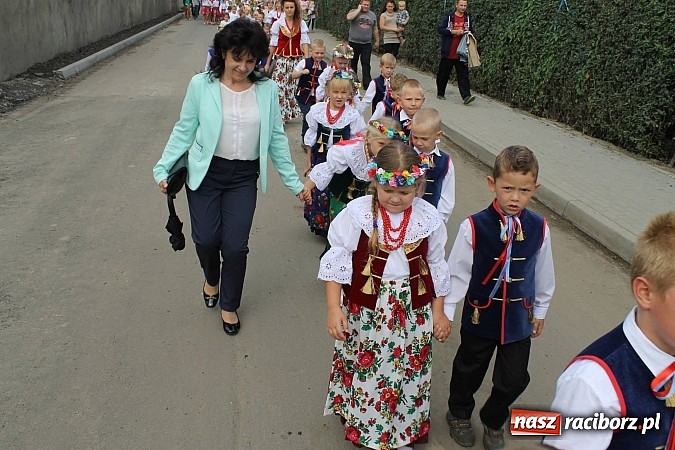 Zdjęcie w galerii na portalu naszraciborz.pl: Korowód jak z Bieńkowic do Raciborza, czyli powiatowe dożynki 2014 wiadomości z regionu