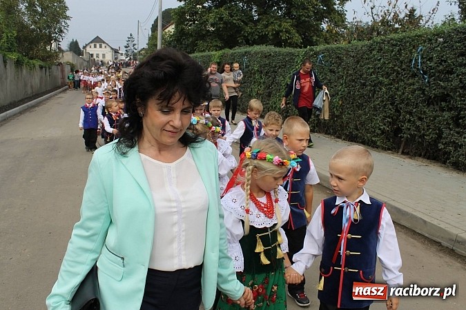 Zdjęcie w galerii na portalu naszraciborz.pl: Korowód jak z Bieńkowic do Raciborza, czyli powiatowe dożynki 2014 wiadomości z regionu