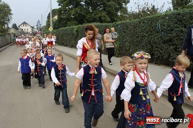 Zdjęcie w galerii na portalu naszraciborz.pl: Korowód jak z Bieńkowic do Raciborza, czyli powiatowe dożynki 2014 wiadomości z regionu