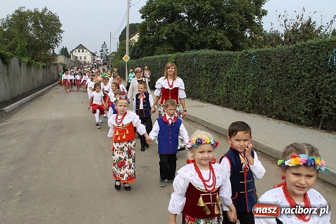 Zdjęcie w galerii na portalu naszraciborz.pl: Korowód jak z Bieńkowic do Raciborza, czyli powiatowe dożynki 2014 wiadomości z regionu
