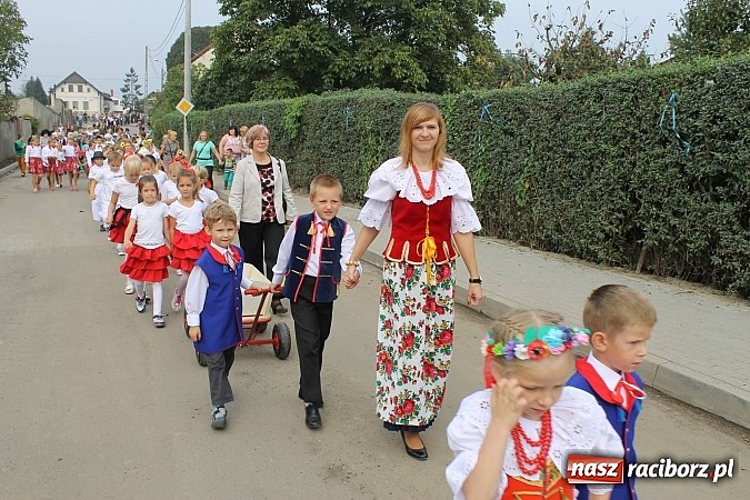 Zdjęcie w galerii na portalu naszraciborz.pl: Korowód jak z Bieńkowic do Raciborza, czyli powiatowe dożynki 2014 wiadomości z regionu